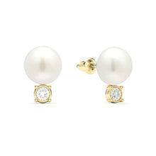 Load image into Gallery viewer, Dewdrop Freshwater Pearl Crystals Stud Earrings Freshwater Pearl Gold Plated